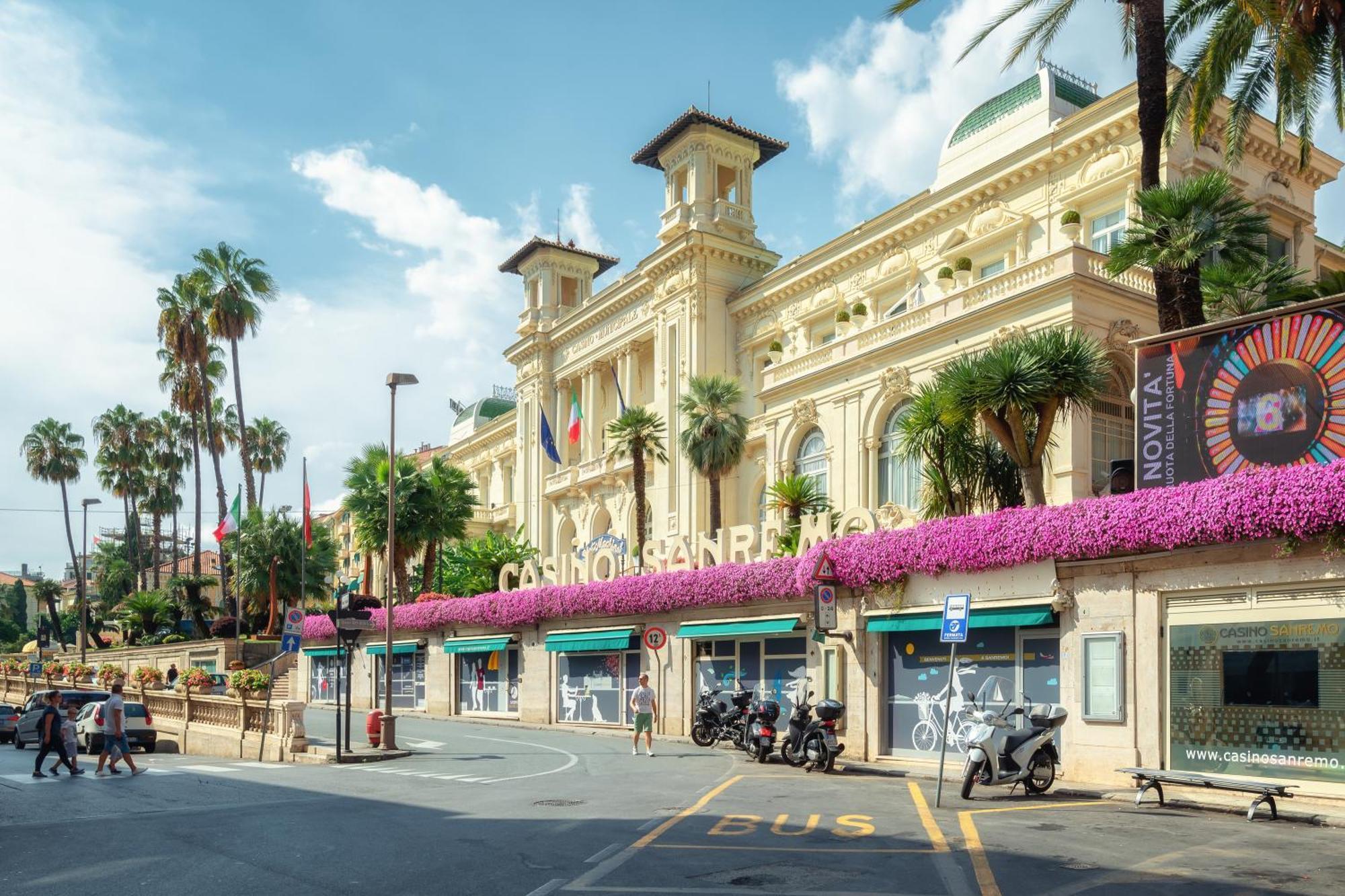 Seven Suites Apartments - Via Matteotti 178 Sanremo Luaran gambar